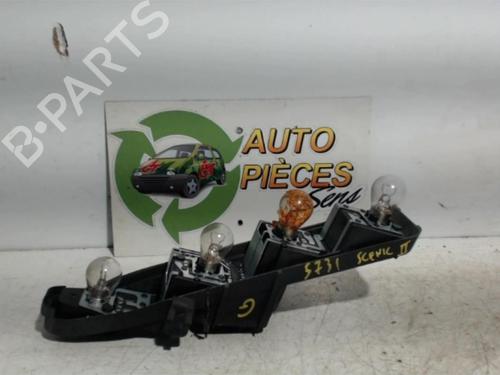Używane Lampa oświetlenia tablicy rejestracyjnej RENAULT SCÉNIC II (JM0/1_) 1.5 dCi (JM1E, JM16) (106 hp) 25398686