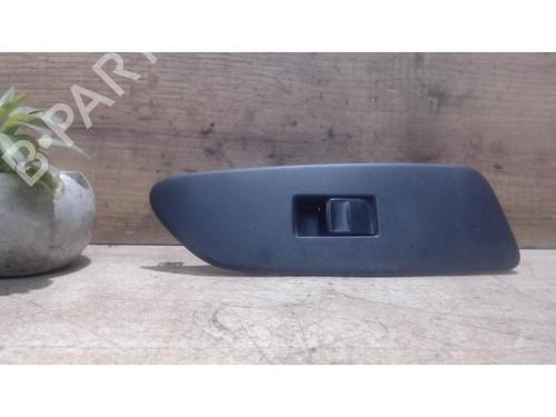Used Right front window switch TOYOTA AURIS (_E15_) 1.4 D-4D (NDE150_, NDE150R) (90 hp) 25413739
