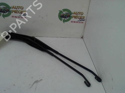Used Front windshield wiper arm DACIA DUSTER (HS_) 1.5 dCi (HSMC) (107 hp) 25410048