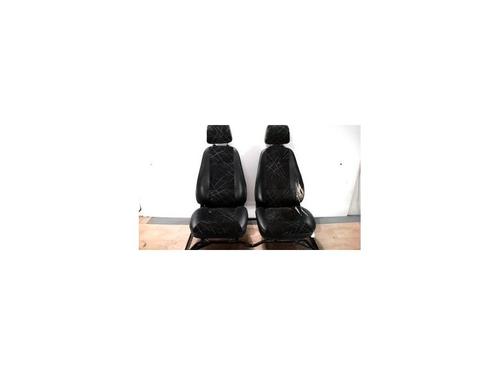 Used Right front seat TOYOTA YARIS (_P13_) 1.5 Hybrid (NHP130_, NHP130) (101 hp) 25427943