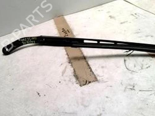 Used Front windshield wiper arm PEUGEOT 307 (3A/C) 1.6 16V (109 hp) 26721537