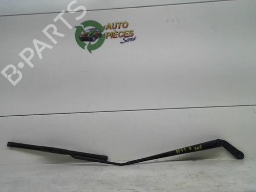 Used Front windshield wiper arm PEUGEOT 206 Hatchback (2A/C) 2.0 HDI 90 (90 hp) 25399496