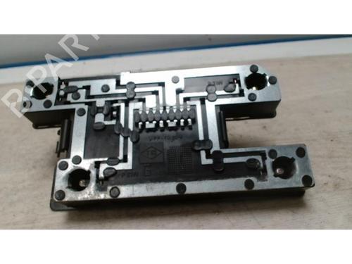 Used Licence plate light RENAULT CLIO I (B/C57_, 5/357_) 1.9 D (B/C/S576, B/C/S57L) (64 hp) 25420890