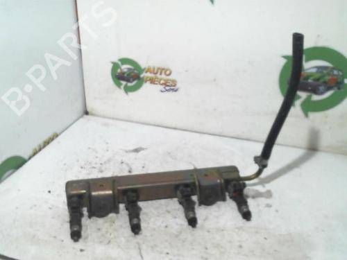 Used Injection rail NISSAN MICRA III (K12) 1.2 16V (65 hp) 25398636
