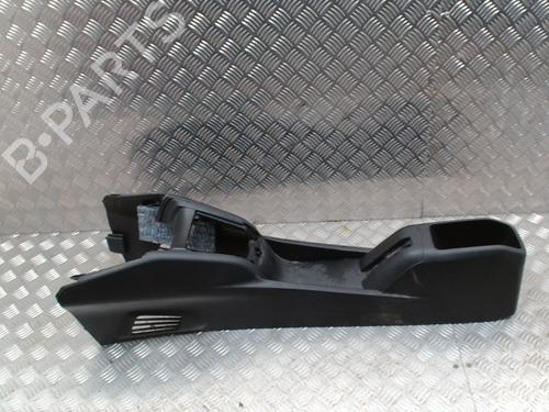 Console central PEUGEOT 208 I (CA_, CC_) 1.2 VTI 82 (82 hp) 31046056