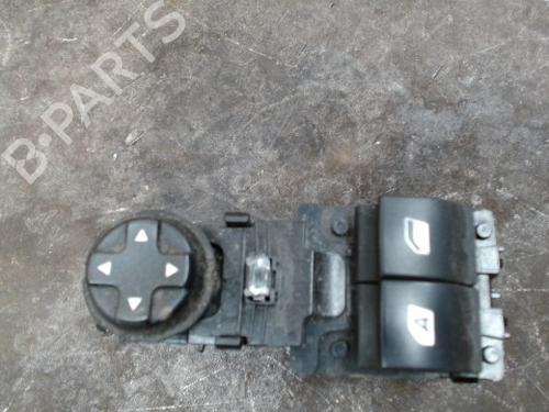 Venstre fortil elrude kontakt Venstre fortil elrude kontakt PEUGEOT 208 I (CA_, CC_) 1.2 VTI 82 (82 hp) 33907442 33907442