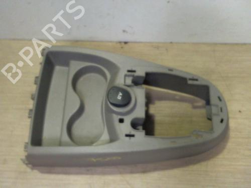 Suporte copos/Objectos RENAULT TWINGO II (CN0_) 1.2 16V (CN0K, CN0V, CN0A) (76 hp) 25388646