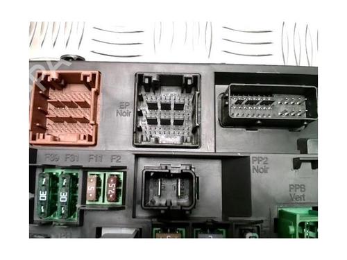 Fuse box CITROËN C4 Picasso II 1.6 HDi / BlueHDi 115 | BP25429853E1