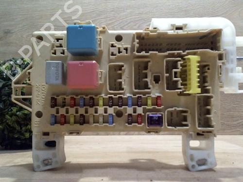 Used Fuse box TOYOTA COROLLA Verso (ZER_, ZZE12_, R1_) 2.2 D-4D (AUR10_, AUR10R) (136 hp) 25402121