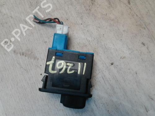 switch-nissan-primera-p12-2002-31227215 main image