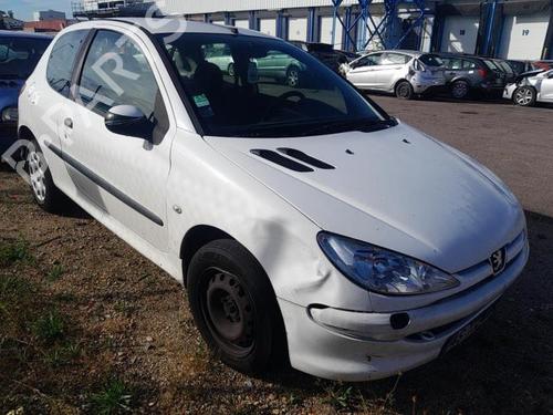 Lampa oświetlenia tablicy rejestracyjnej PEUGEOT 206 Hatchback (2A/C) 1.4 HDi eco 70 | BP28090096I40 