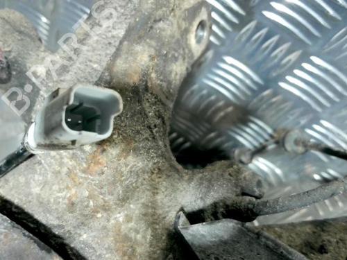 Left front steering knuckle PEUGEOT EXPERT Van (VF3A_, VF3U_, VF3X_) 2.0 HDi 130 | BP25702173M25 