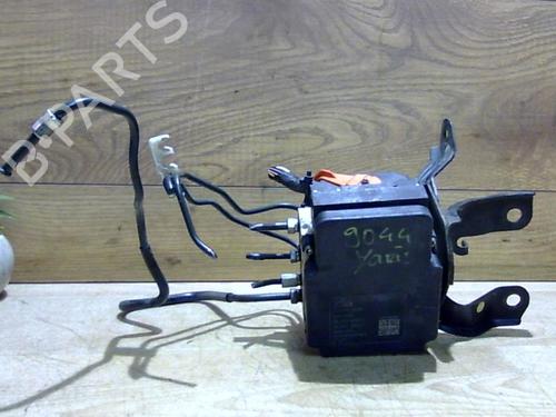 Used ABS pump TOYOTA YARIS (_P13_) 1.4 D (NLP130_, NLP130) (90 hp) 25402067