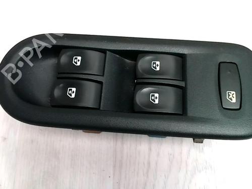 Used Left front window switch RENAULT CLIO III (BR0/1, CR0/1) 1.5 dCi (BR17, CR17) (86 hp) 28364412