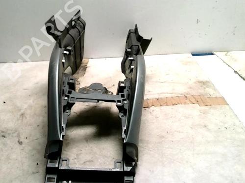 Console centrale MITSUBISHI OUTLANDER II (CW_W) 2.0 DI-D (CW8W) (140 hp) 31227125