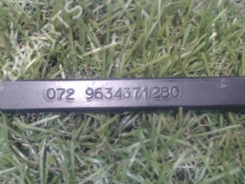 Used Front windshield wiper arm PEUGEOT 307 (3A/C) 2.0 HDi 90 (90 hp) 32284101