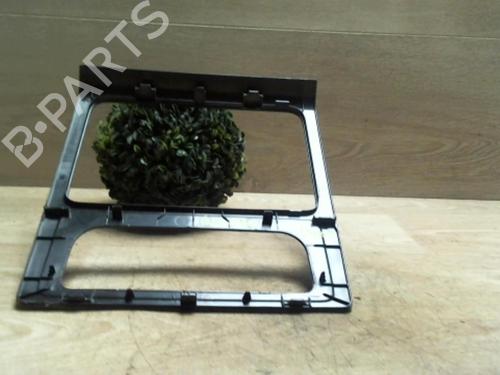 Used Middle console VW CADDY III Box Body/MPV (2KA, 2KH, 2CA, 2CH) 1.6 TDI (102 hp) 29233911