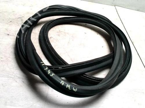 Used Rubber door seal BMW 3 (E46) 320 d (150 hp) 25422715