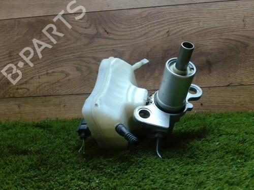 Used Brake master cylinder AUDI A4 B8 Avant (8K5) 2.0 TDI (143 hp) 31221446