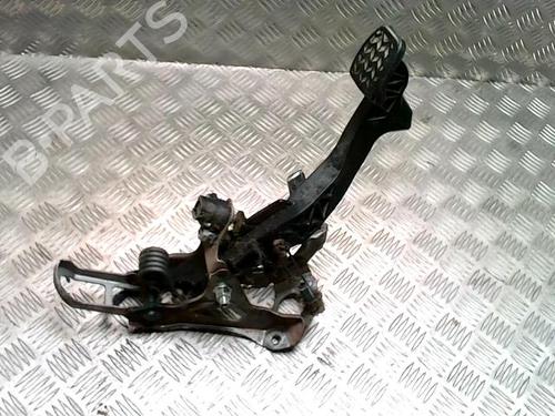 Pedal TOYOTA YARIS (_P9_) 1.4 D-4D (NLP90_, NLP90R) (90 hp) 31257366