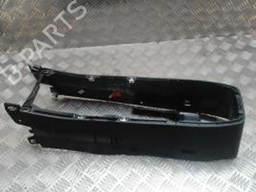 Used Middle console RENAULT CLIO V (B7_) 1.5 Blue dCi 85 (B7AG) (86 hp) 30502249