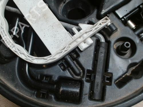 Used Jack Kit RENAULT CLIO II (BB_, CB_) 1.5 dCi (B/CB08) (82 hp) 31229563