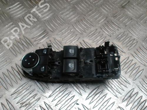 Used Left front window switch RENAULT CLIO V (B7_) 1.5 Blue dCi 85 (B7AG) (86 hp) 30508644