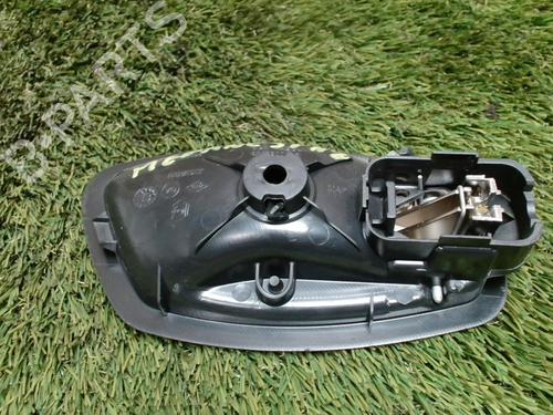 Højre bagtil invendig håndtag RENAULT CLIO II (BB_, CB_) 1.6 16V (BB01, BB0H, BB0T, BB14, BB1D, BB1R, BB2KL, BB3G... (107 hp) 29159740
