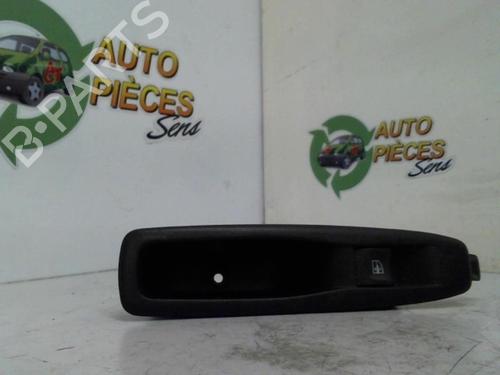 Used Right rear window switch RENAULT CLIO IV (BH_) 1.2 TCe 120 (BHM0) (120 hp) 25400627