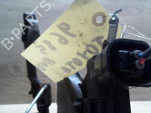 Højre fortil lås TOYOTA COROLLA Verso (_E12_) 2.0 D-4D (CDE120_, CDE120R) (90 hp) 31233119