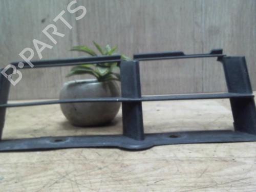Gitter für BMW 5 (E39) 525 tds (143 hp) 31222679
