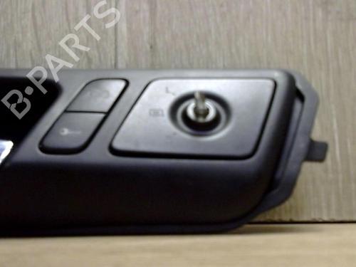 Used Front left interior door handle VW POLO IV (9N_, 9A_) 1.2 12V (64 hp) 25410118