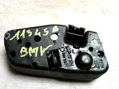 licence-plate-light-bmw-3-e46-1997-1998-1999-2000-2001-2002-2003-2004-2005-25422726 main image