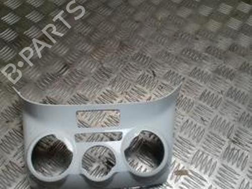 Midtkonsoll PEUGEOT 208 I (CA_, CC_) 1.2 VTi 68 / PureTech 68 (68 hp) 30583297