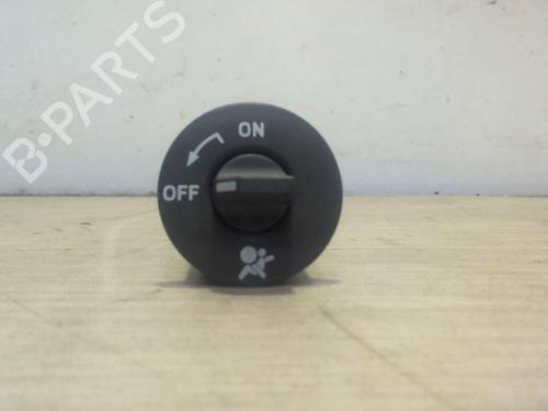 Used Switch RENAULT SCÉNIC II (JM0/1_) 1.9 dCi (JM0G, JM12, JM1G, JM2C) (120 hp) 30811052