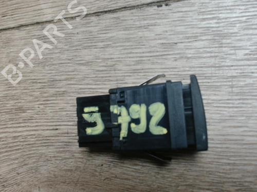 Used Warning switch VW POLO IV (9N_, 9A_) 1.2 (54 hp) 29025322