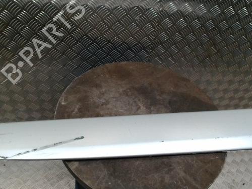 Højre fortil skærm liste Højre fortil skærm liste TOYOTA RAV 4 II (_A2_) 2.0 D 4WD (CLA20_, CLA21_, CLA20R, CLA21R) (116 hp) 33719743 33719743