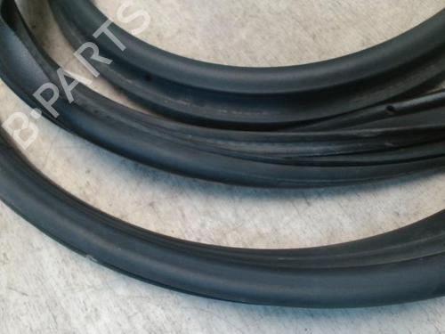 Used Rubber door seal OPEL ASTRA H (A04) 1.7 CDTI (L48) (80 hp) 27581890