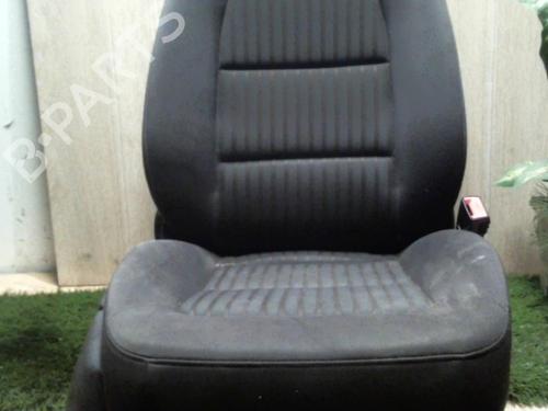 Stoel rechts voor AUDI A4 B8 Avant (8K5) 2.0 TDI (143 hp) 31221969
