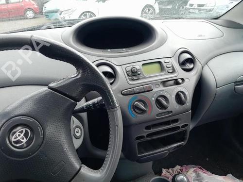 Gear lever TOYOTA YARIS (_P1_) 1.3 (NCP10, SCP12_) | BP27602968M90 