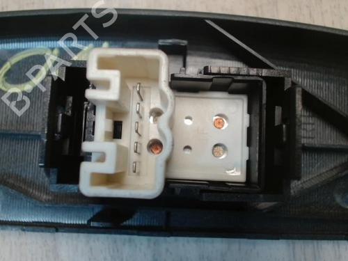 Interrupteur de vitre avant droite TOYOTA YARIS (_P1_) 1.3 (NCP10, SCP12_) (86 hp) 27669948