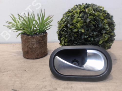 Used Front left interior door handle RENAULT MEGANE II (BM0/1_, CM0/1_) 1.6 16V (112 hp) 25415133