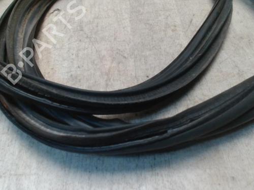 Used Rubber door seal OPEL ASTRA H (A04) 1.7 CDTI (L48) (80 hp) 31227536