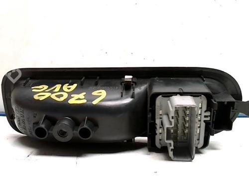 Used Left front window switch RENAULT TWINGO II (CN0_) 1.2 16V (CN0K, CN0V, CN0A) (76 hp) 25416678