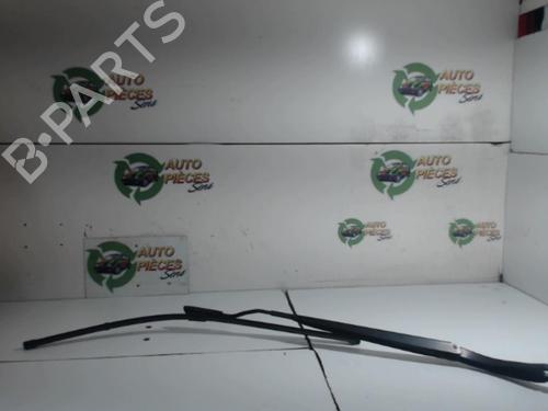 Used Front windshield wiper arm RENAULT SCÉNIC II (JM0/1_) 1.9 dCi (JM0G, JM12, JM1G, JM2C) (120 hp) 25398343