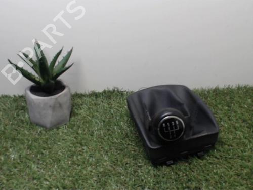 Used Shift knob VW POLO IV (9N_, 9A_) 1.2 12V (64 hp) 25396161