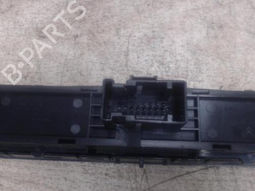 Bouton de warning PEUGEOT 308 I (4A_, 4C_) 1.6 HDi (109 hp) 31228604