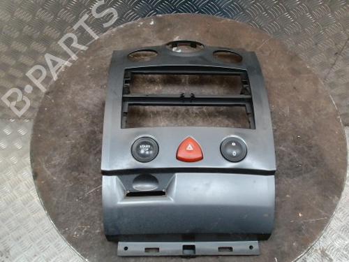 Used Middle console Middle console RENAULT MEGANE II (BM0/1_, CM0/1_) 1.5 dCi (BM1E, CM1E) (106 hp) 33872093 33872093