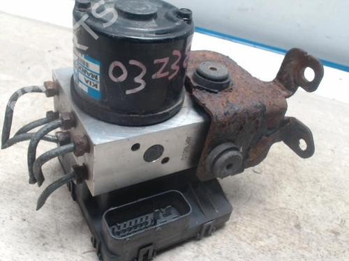 ABS pump HYUNDAI ELANTRA III Saloon (XD) 2.0 CRDi 589202D500
