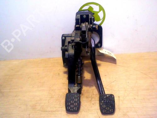 Used Clutch pedal MERCEDES-BENZ B-CLASS Sports Tourer (W245) B 200 CDI (245.208) (140 hp) 25390371